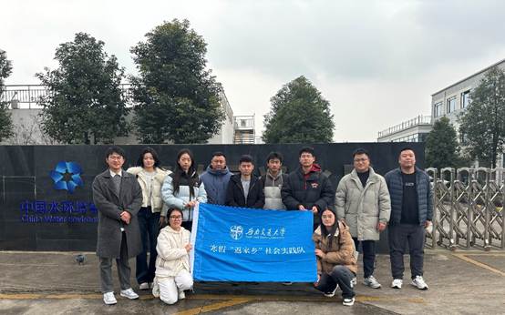 一群人站在建筑前 AI 生成的内容可能不正确。